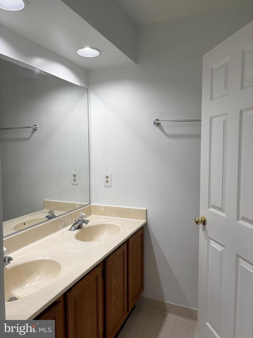 7930 Blue Gray Circle photo 21