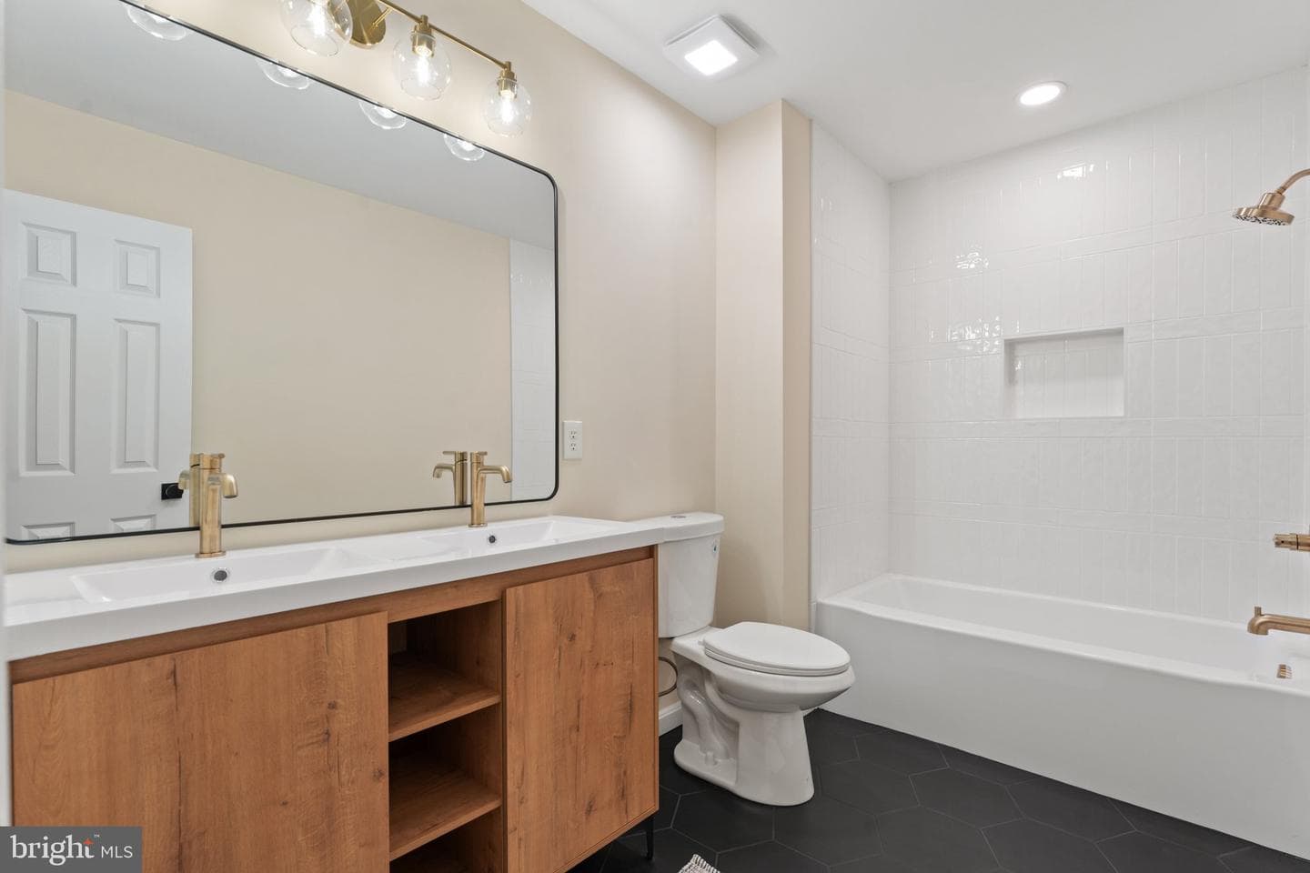 15706 Beacon Court photo 29