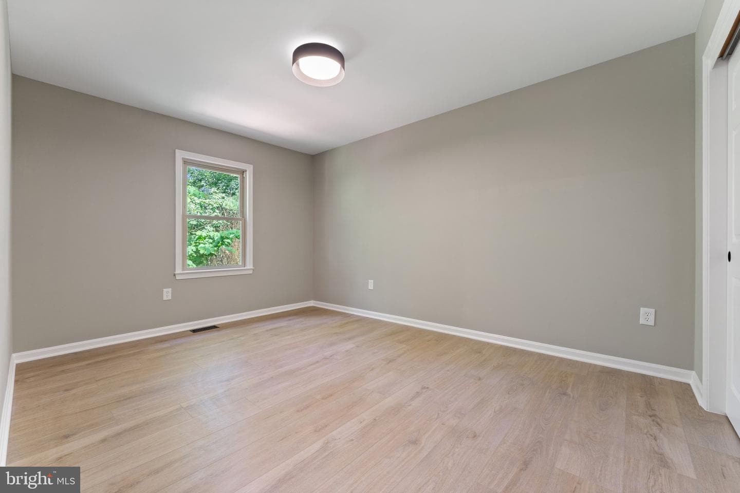 15706 Beacon Court photo 33