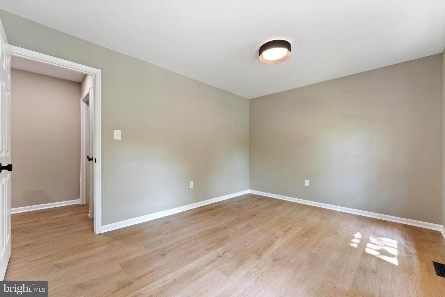 15706 Beacon Court photo 35