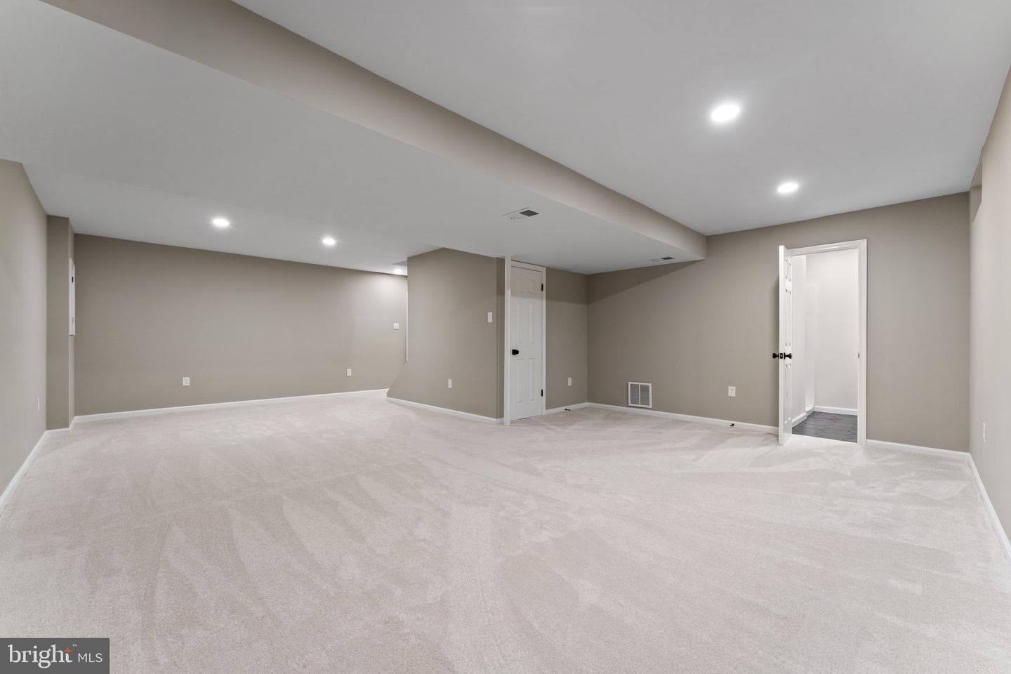 15706 Beacon Court photo 40