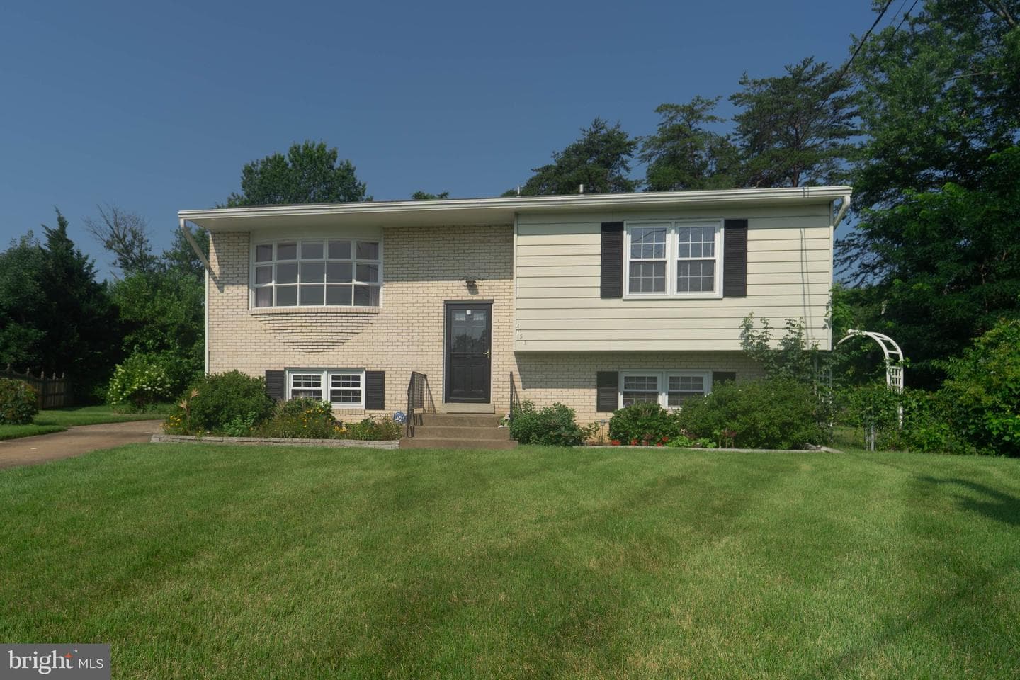 4153 Bassett Court photo 1