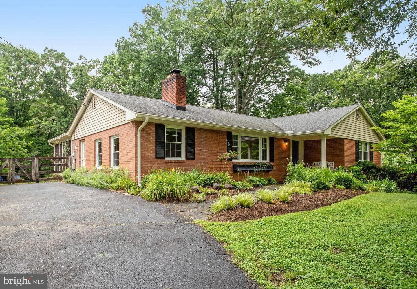 10704 Montgomery Drive photo 3