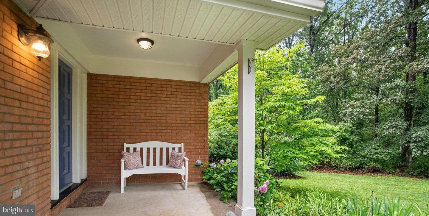 10704 Montgomery Drive photo 5