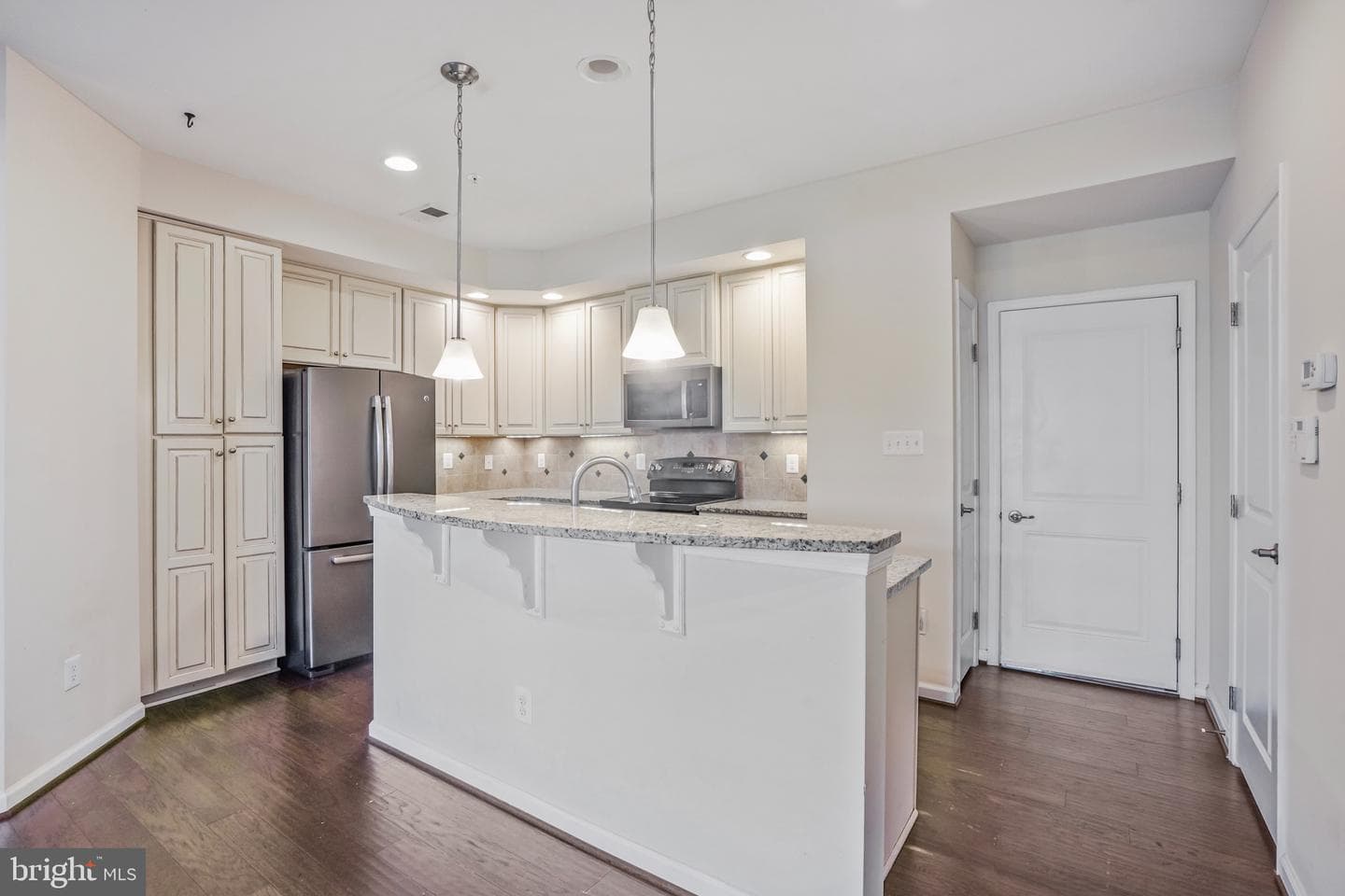 7493 Brunson Circle photo 5
