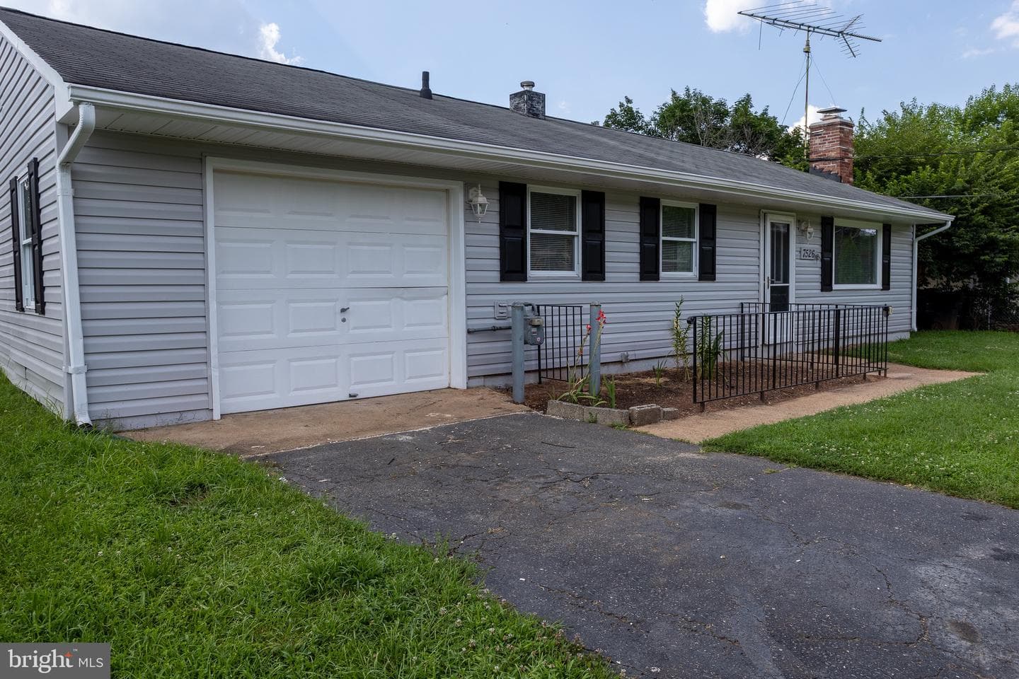 7526 Albemarle Drive photo 4
