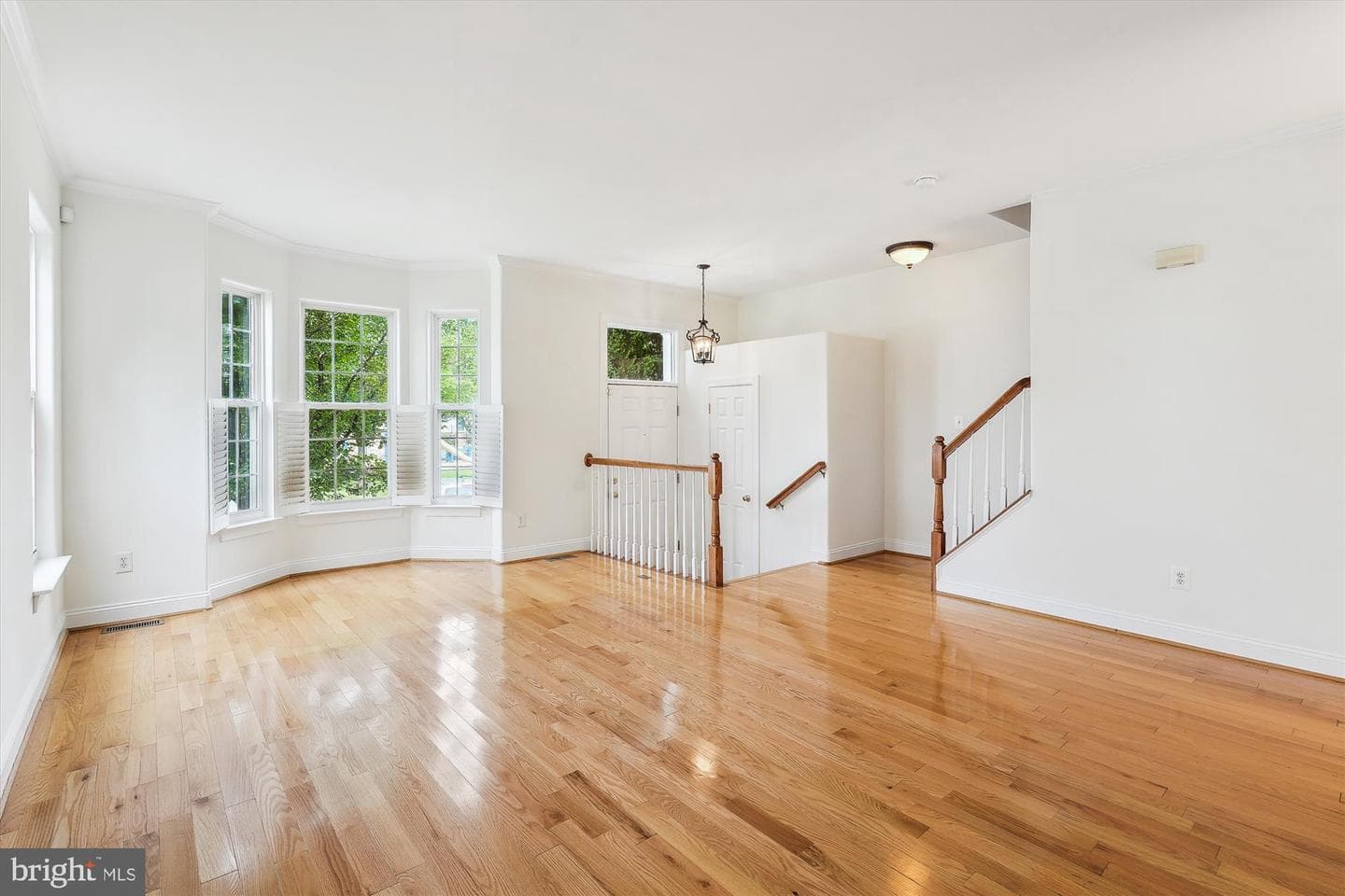 8715 Chorley Way photo 4