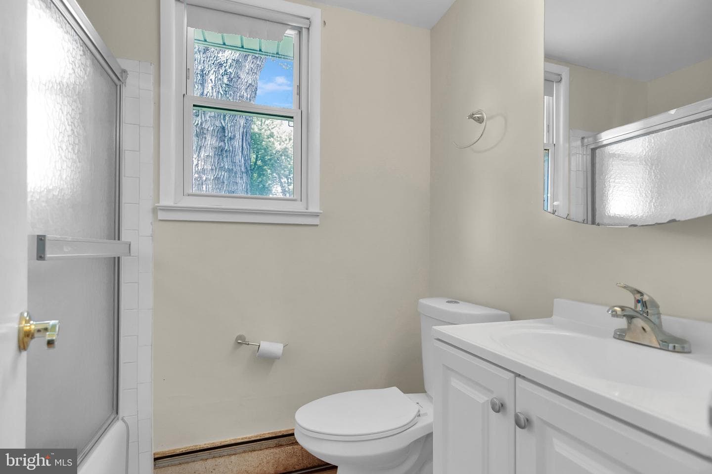 1301 Columbia Road photo 22