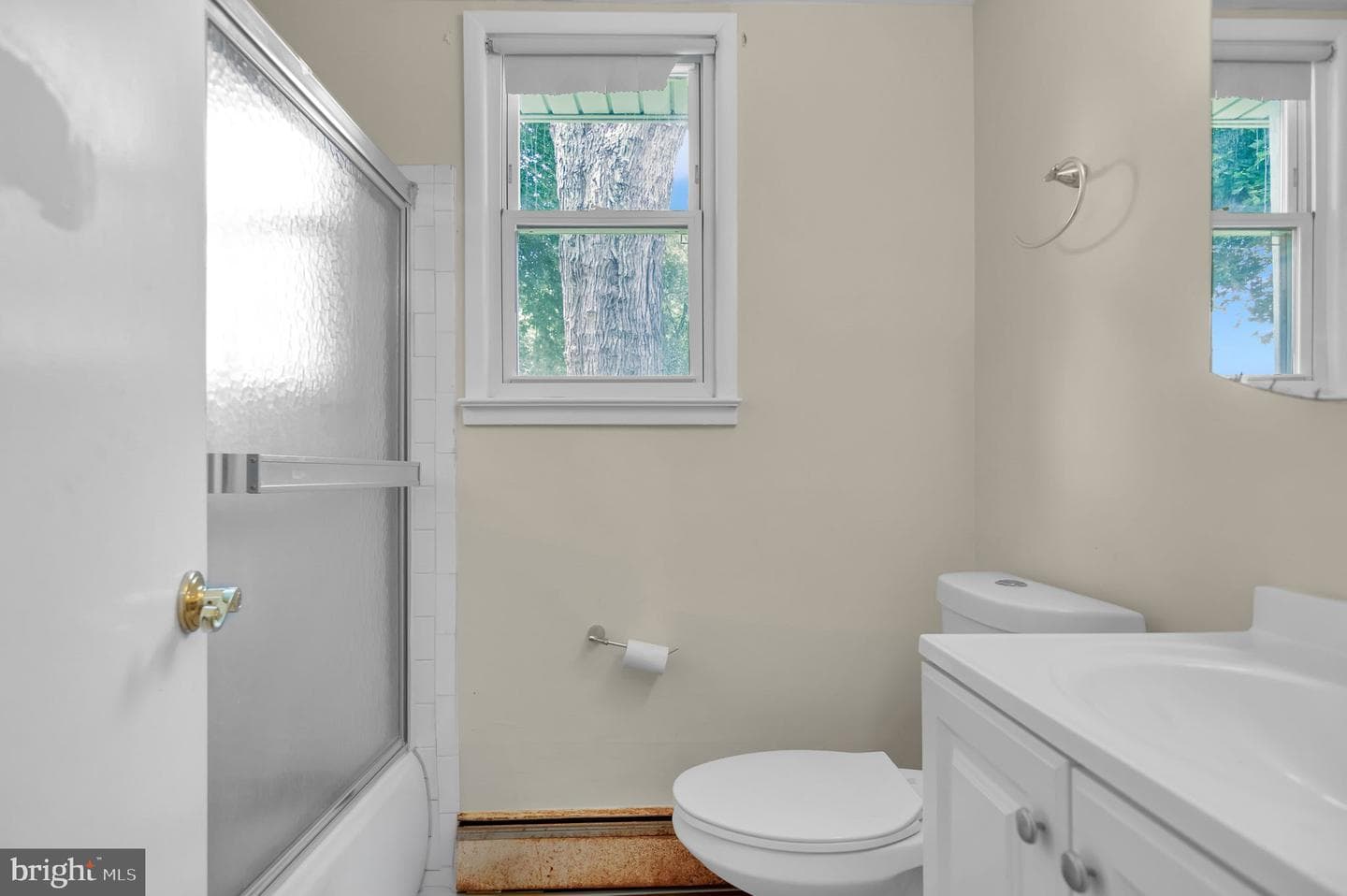 1301 Columbia Road photo 23