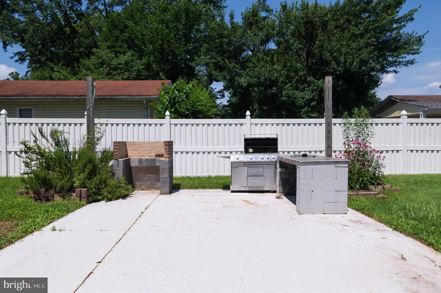1301 Columbia Road photo 27