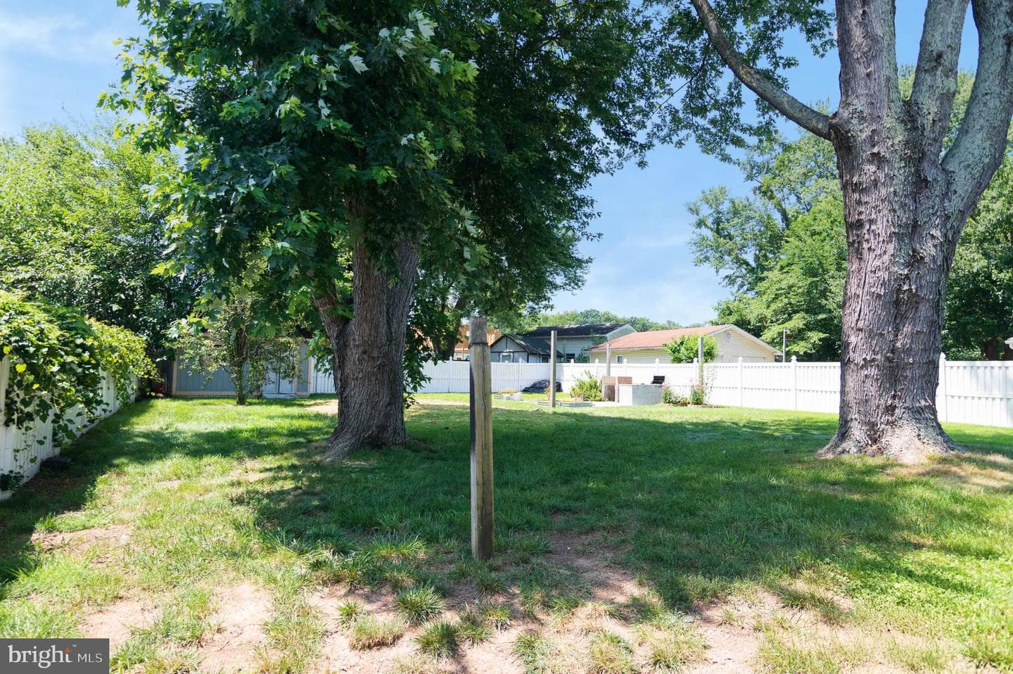 1301 Columbia Road photo 31