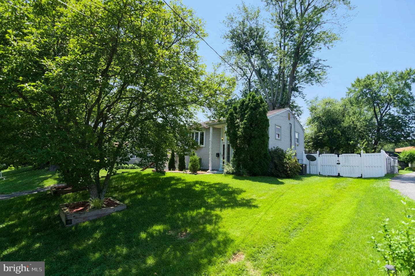 1301 Columbia Road photo 4