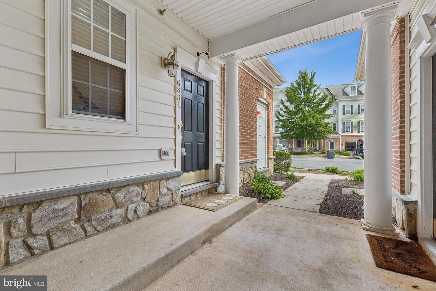 6831 Hampton Bay Lane photo 3