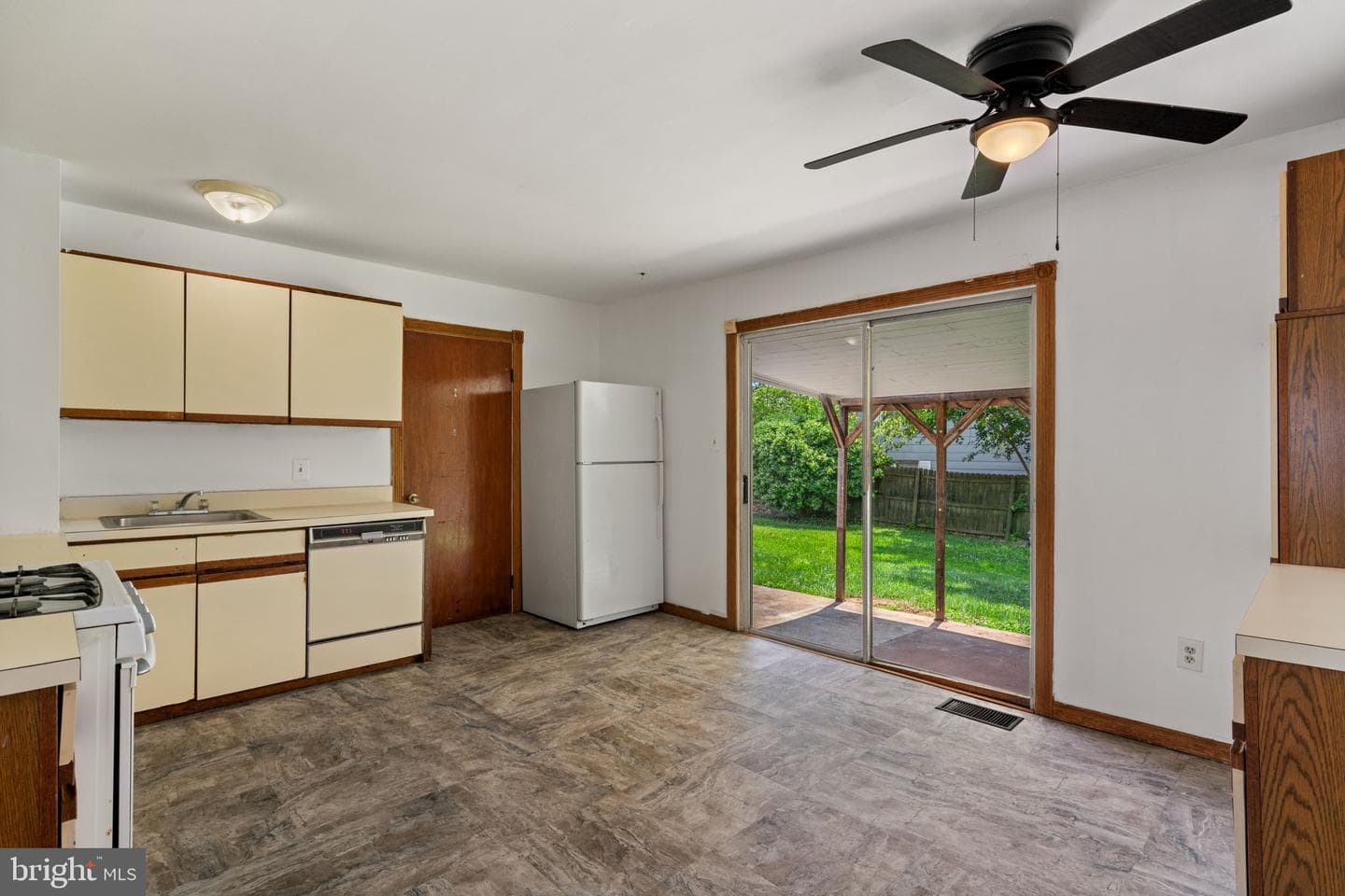 13223 Hawthorn Lane photo 8