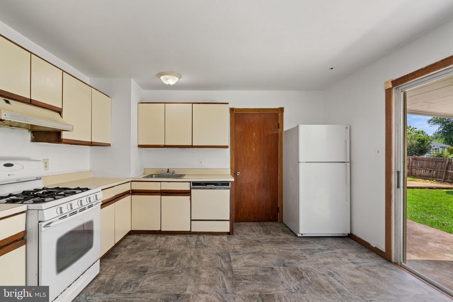 13223 Hawthorn Lane photo 9