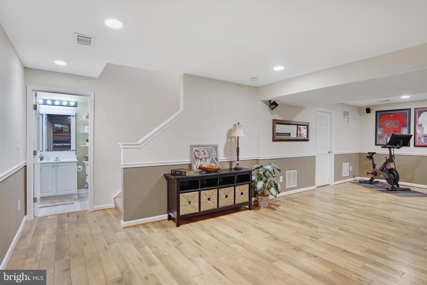 18008 Densworth Mews photo 23
