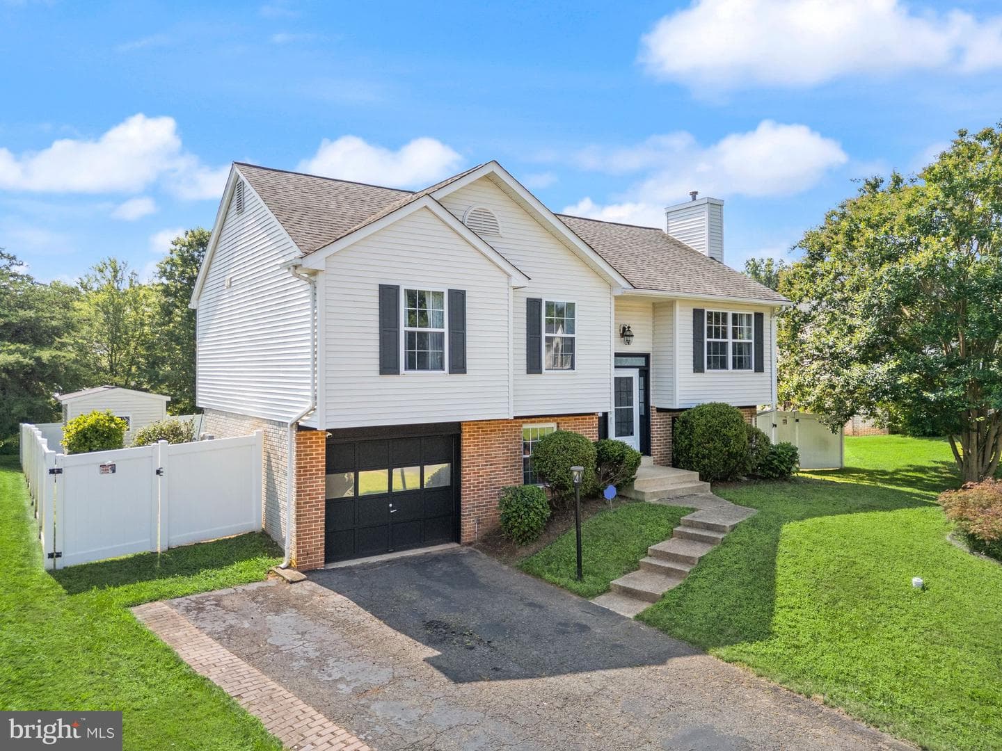 5837 Riverside Drive photo 2