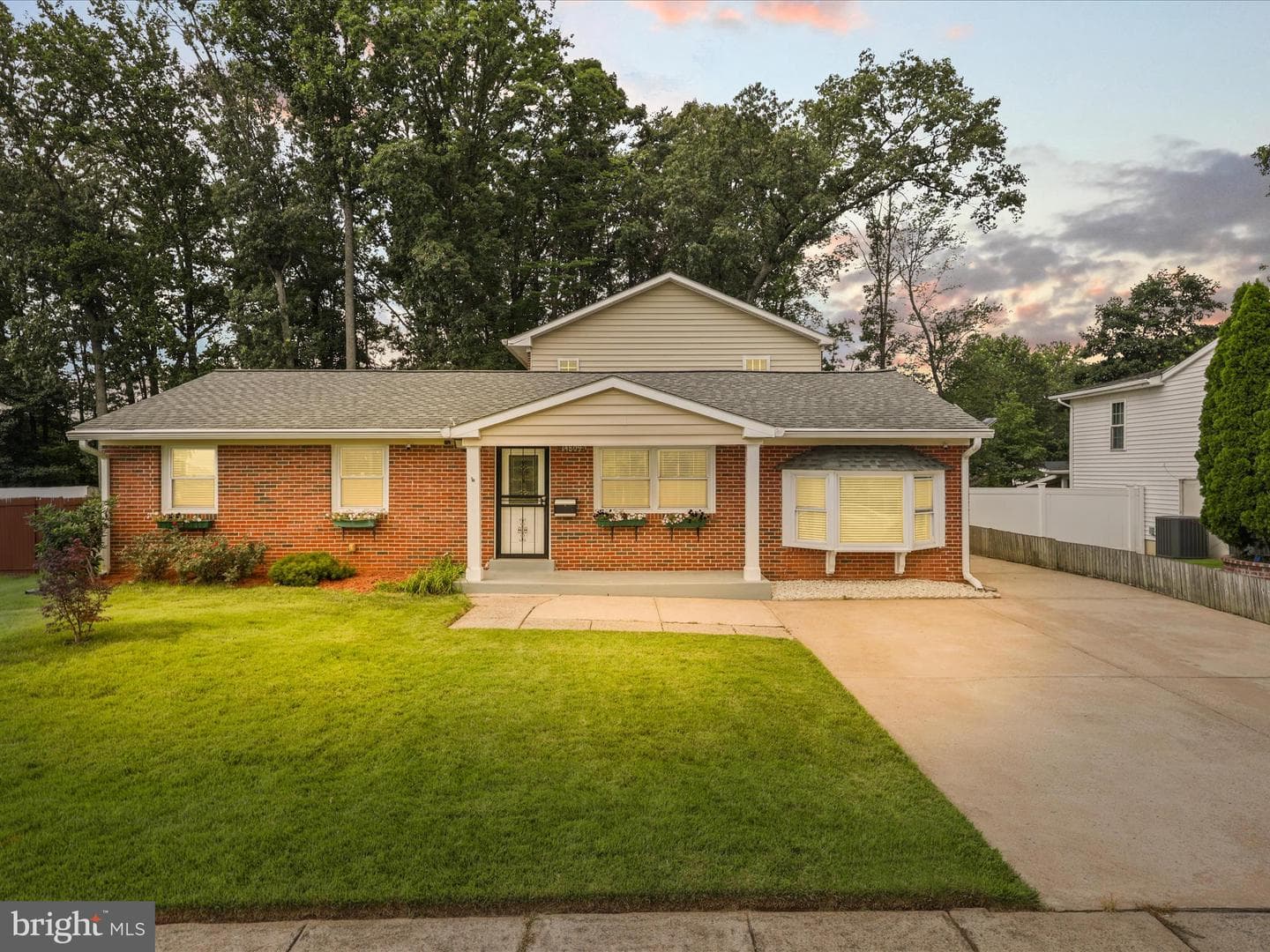 14809 Darbydale Avenue photo 2