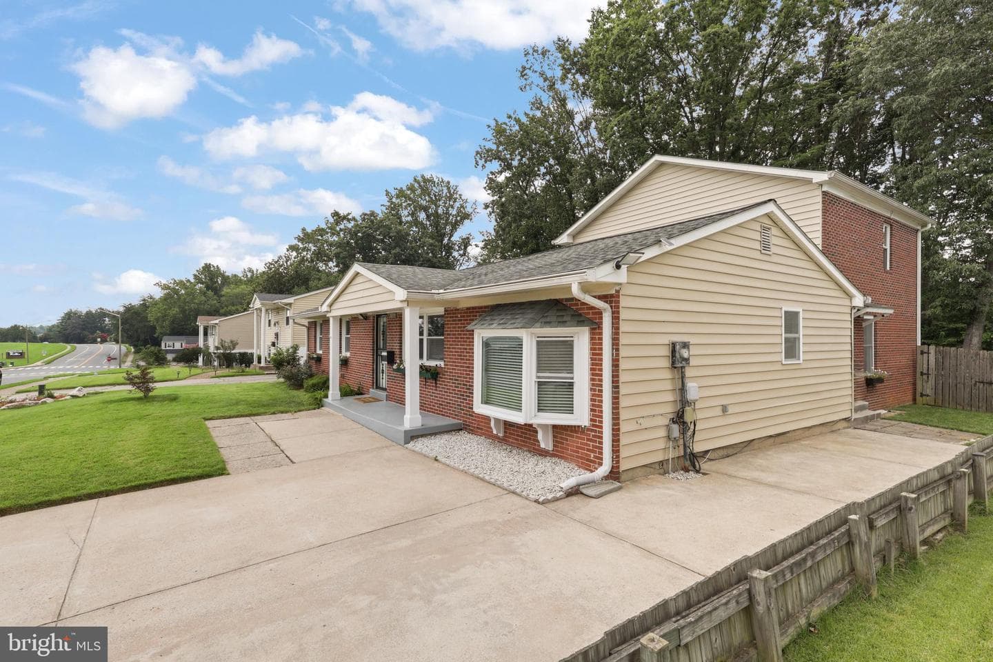 14809 Darbydale Avenue photo 3