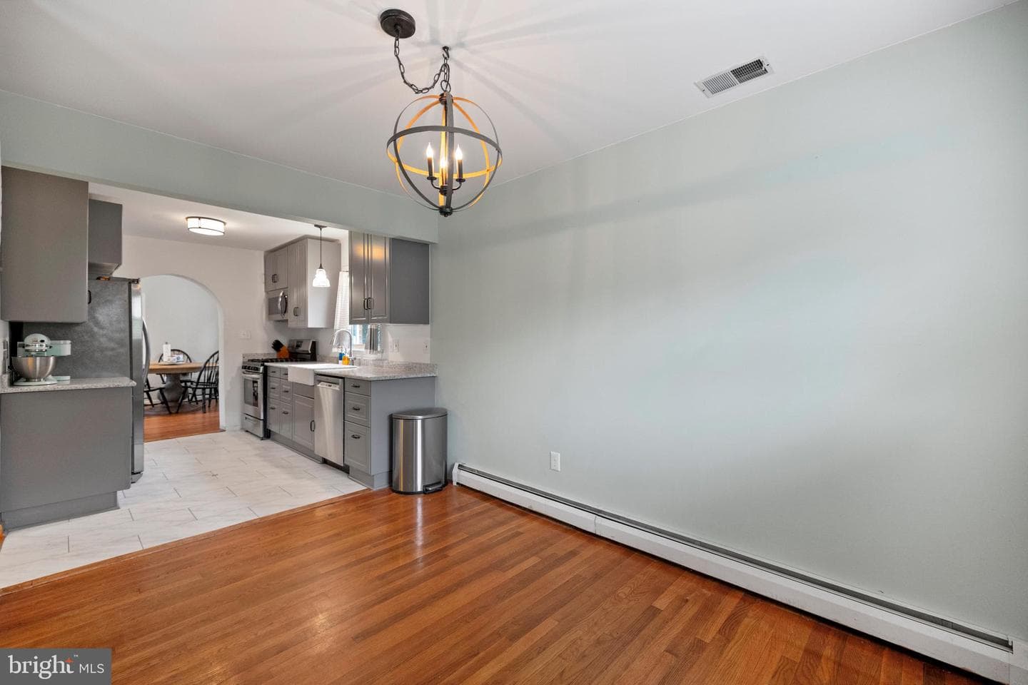 3587 Forestdale Avenue photo 4