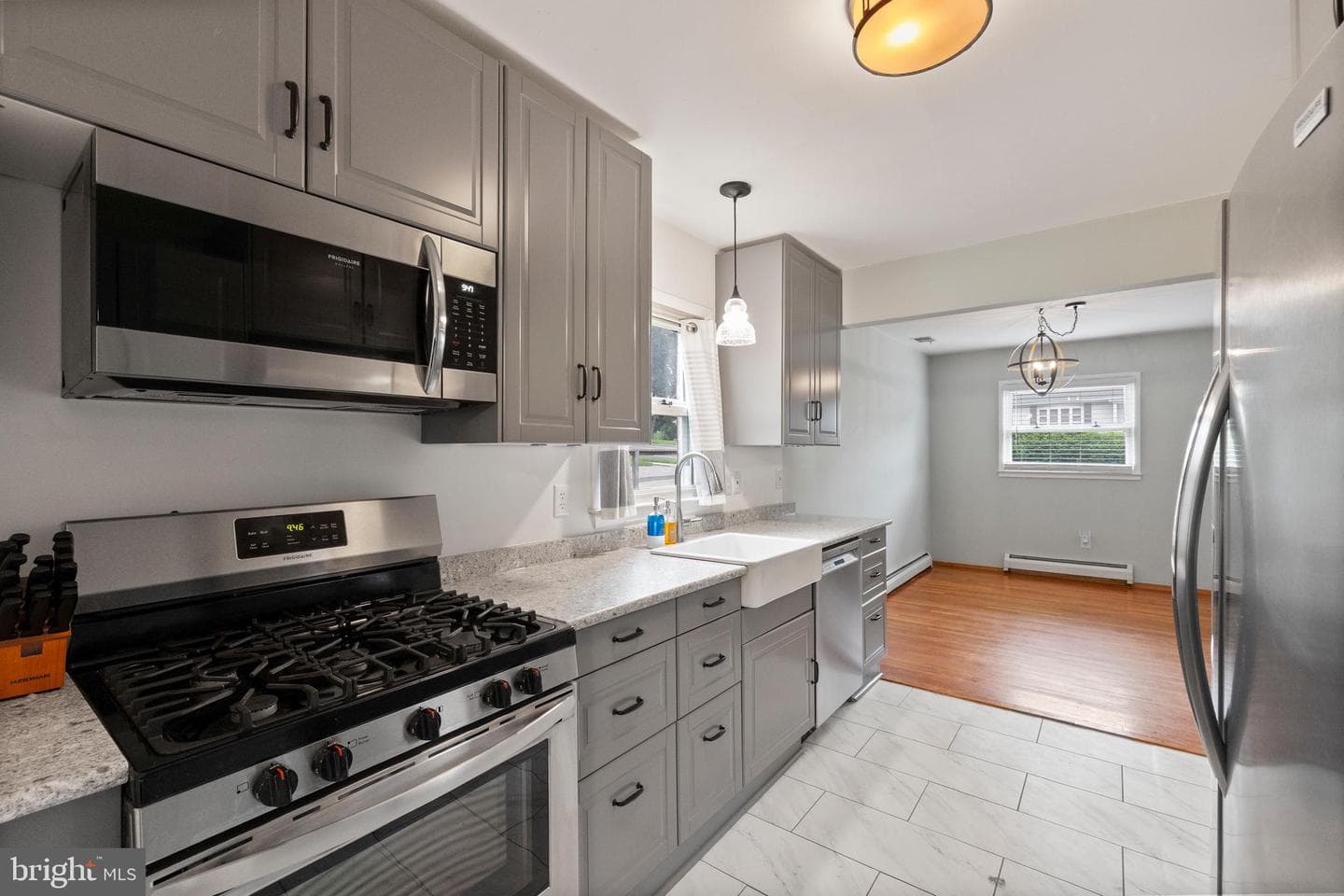 3587 Forestdale Avenue photo 9