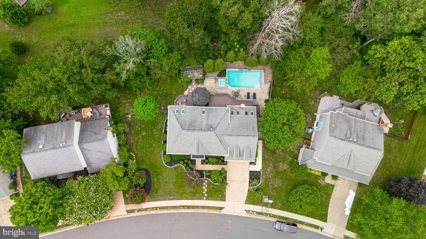 16659 Malory Court photo 3