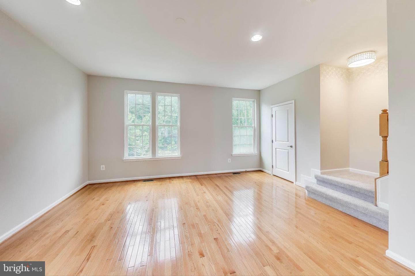 4448 Daisy Reid Avenue photo 9
