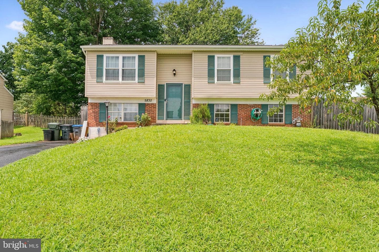 5832 Riverside Drive photo 1