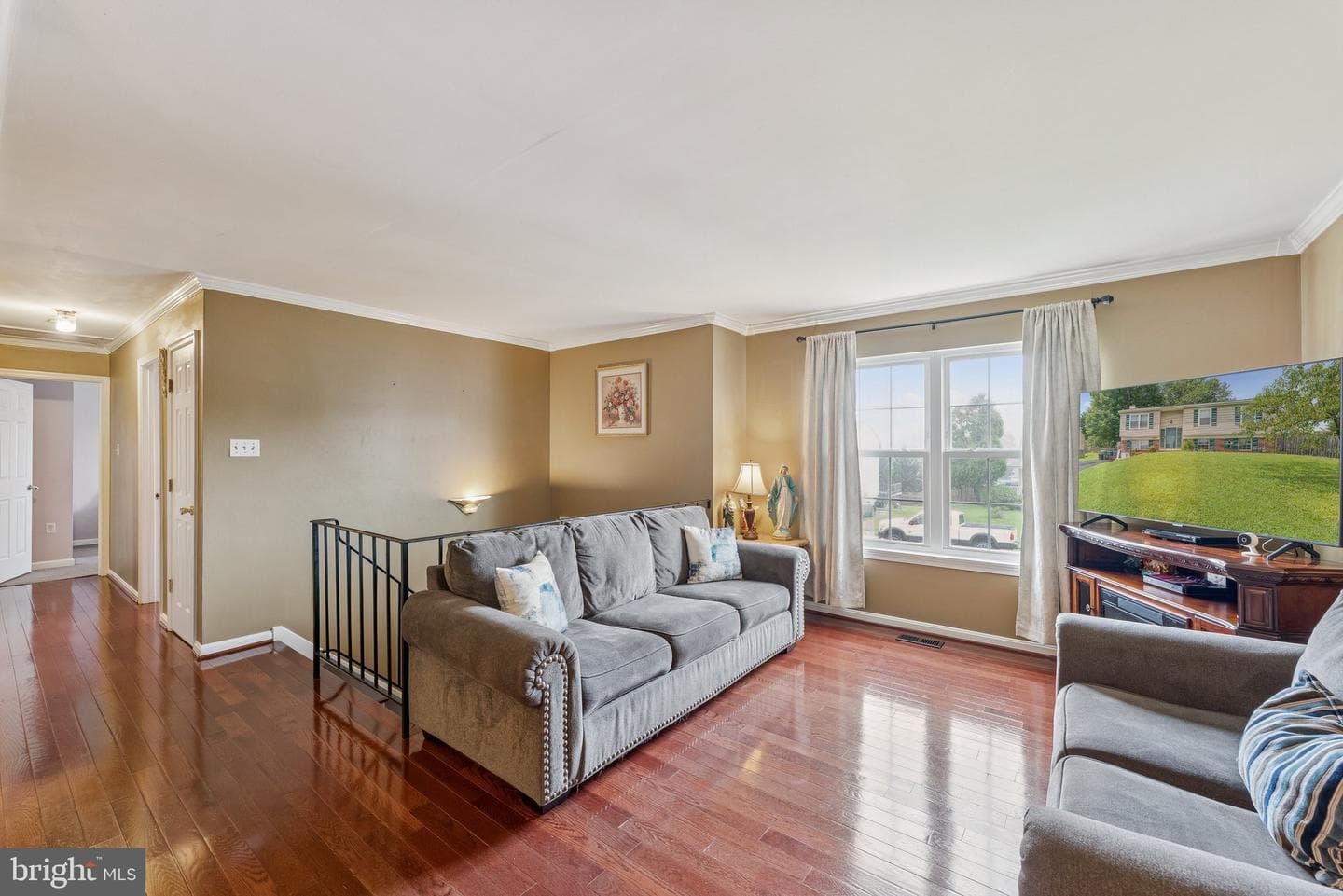 5832 Riverside Drive photo 4