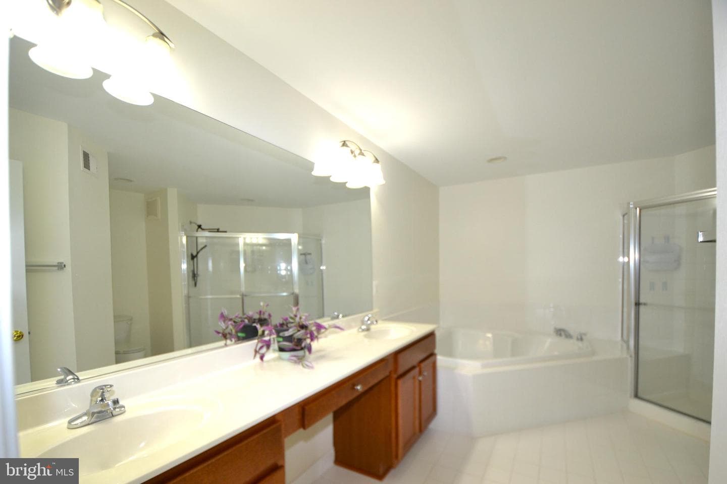 14853 Cloverdale Road photo 31