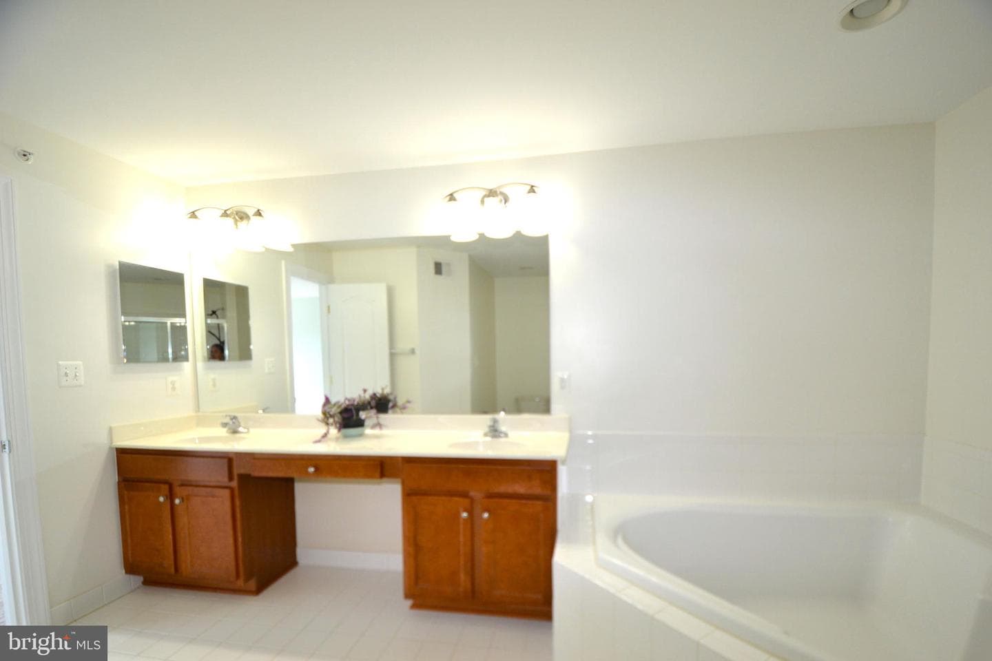 14853 Cloverdale Road photo 33