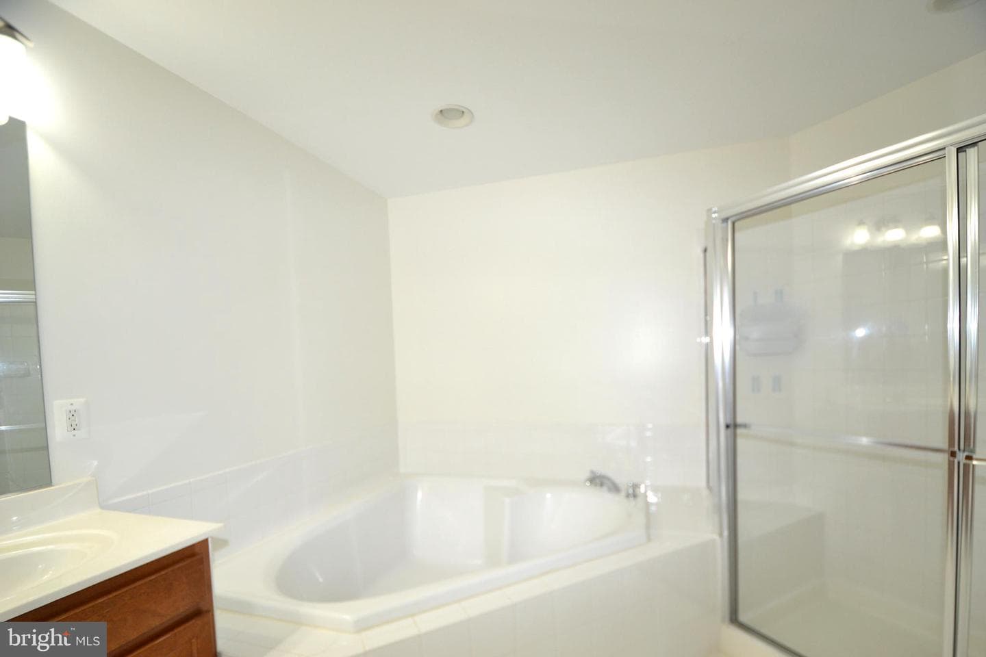 14853 Cloverdale Road photo 34