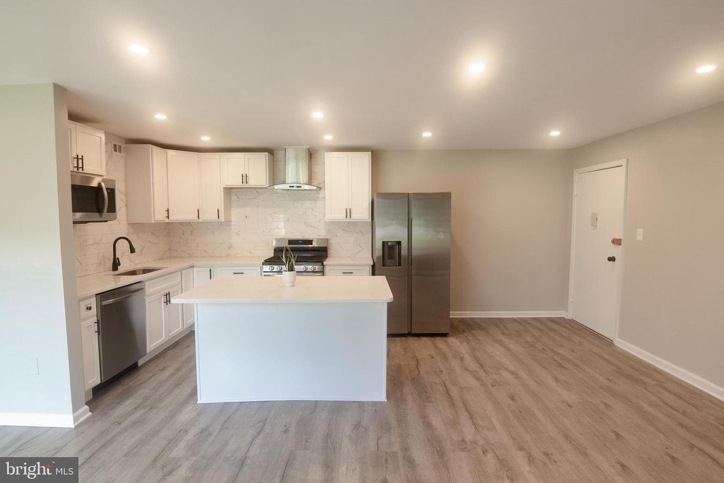 1550 Renate Drive #101 photo 4