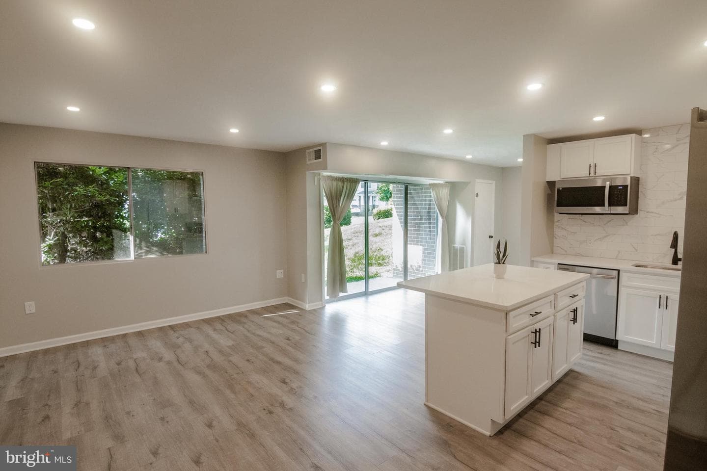 1550 Renate Drive #101 photo 5