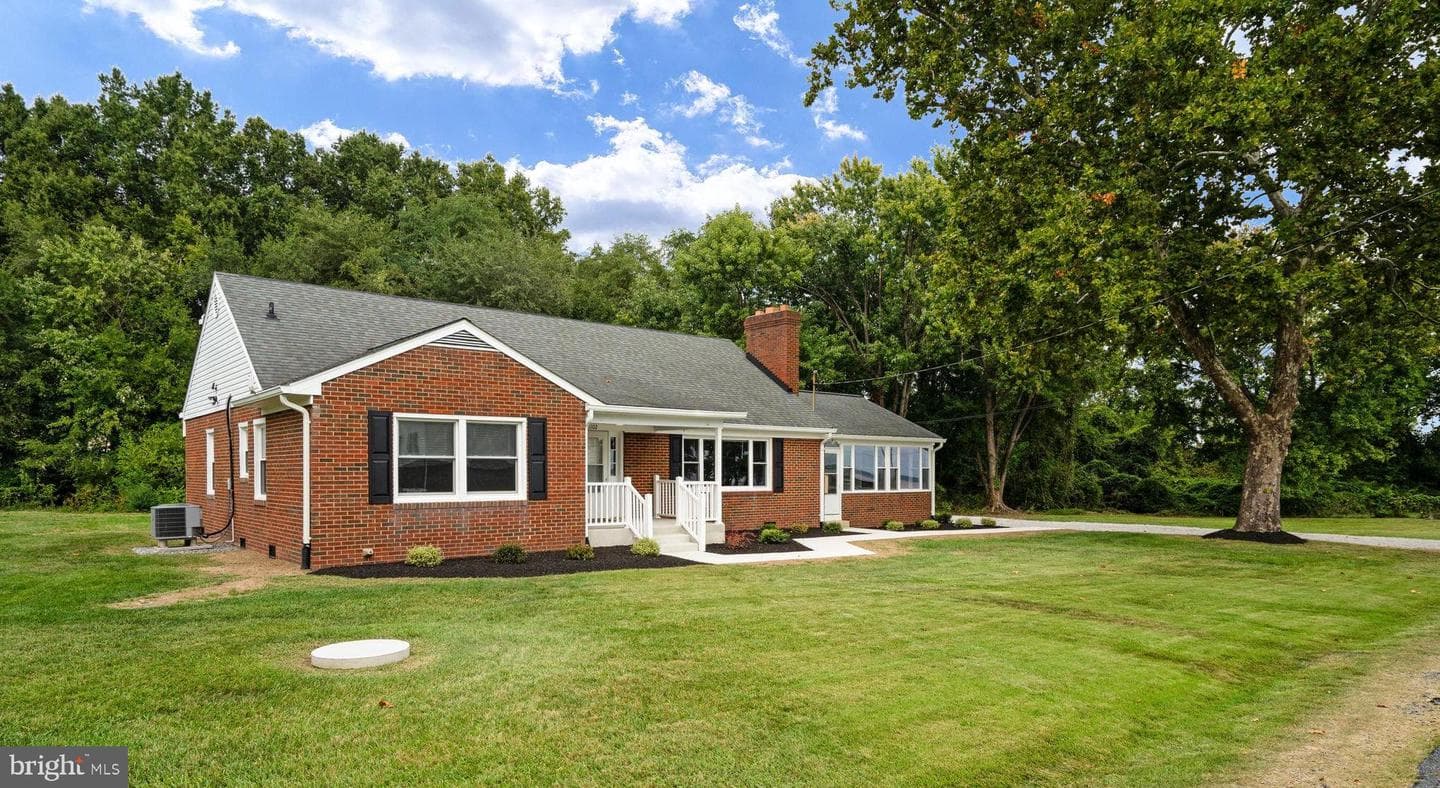 1102 Burton Street photo 2