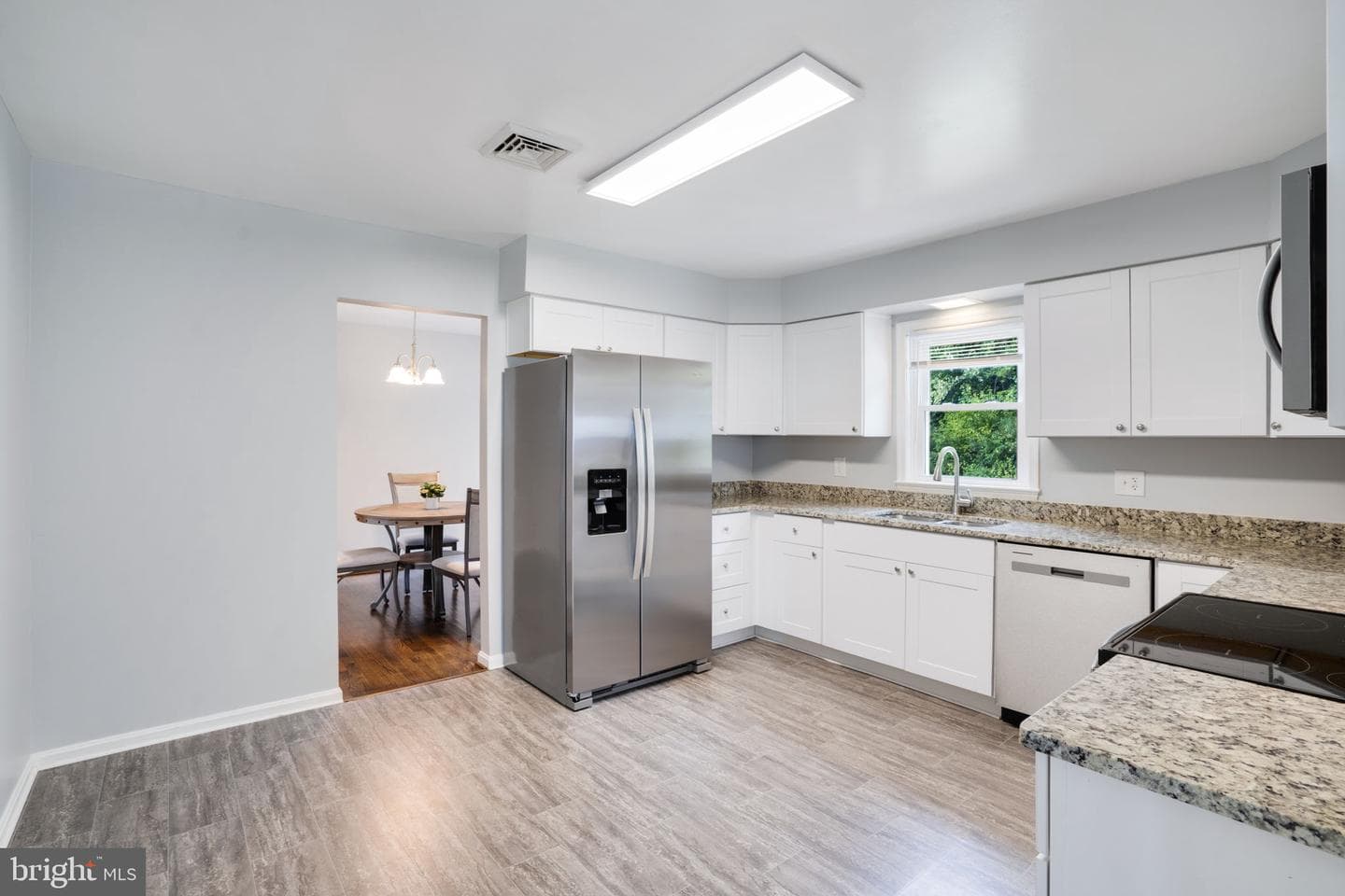 1102 Burton Street photo 21