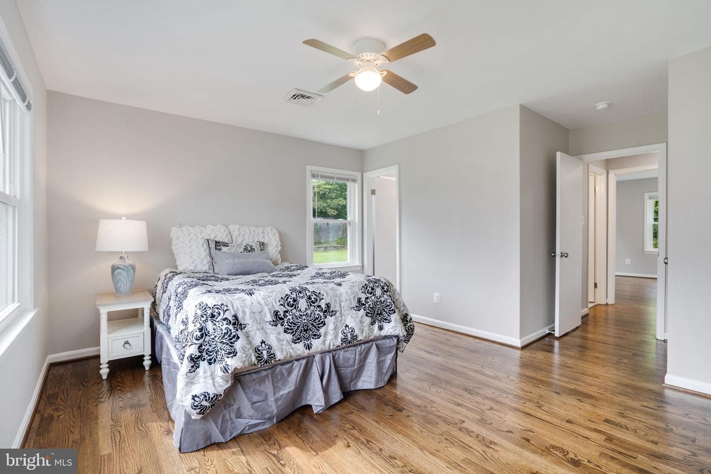 1102 Burton Street photo 29