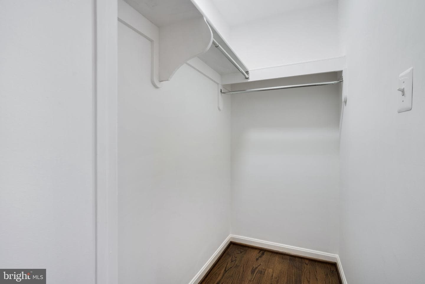1102 Burton Street photo 32