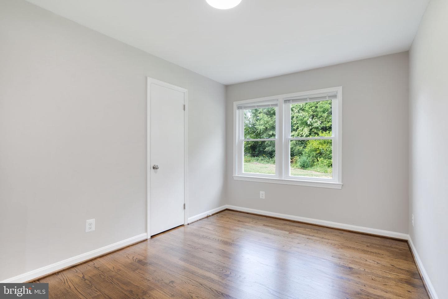 1102 Burton Street photo 35
