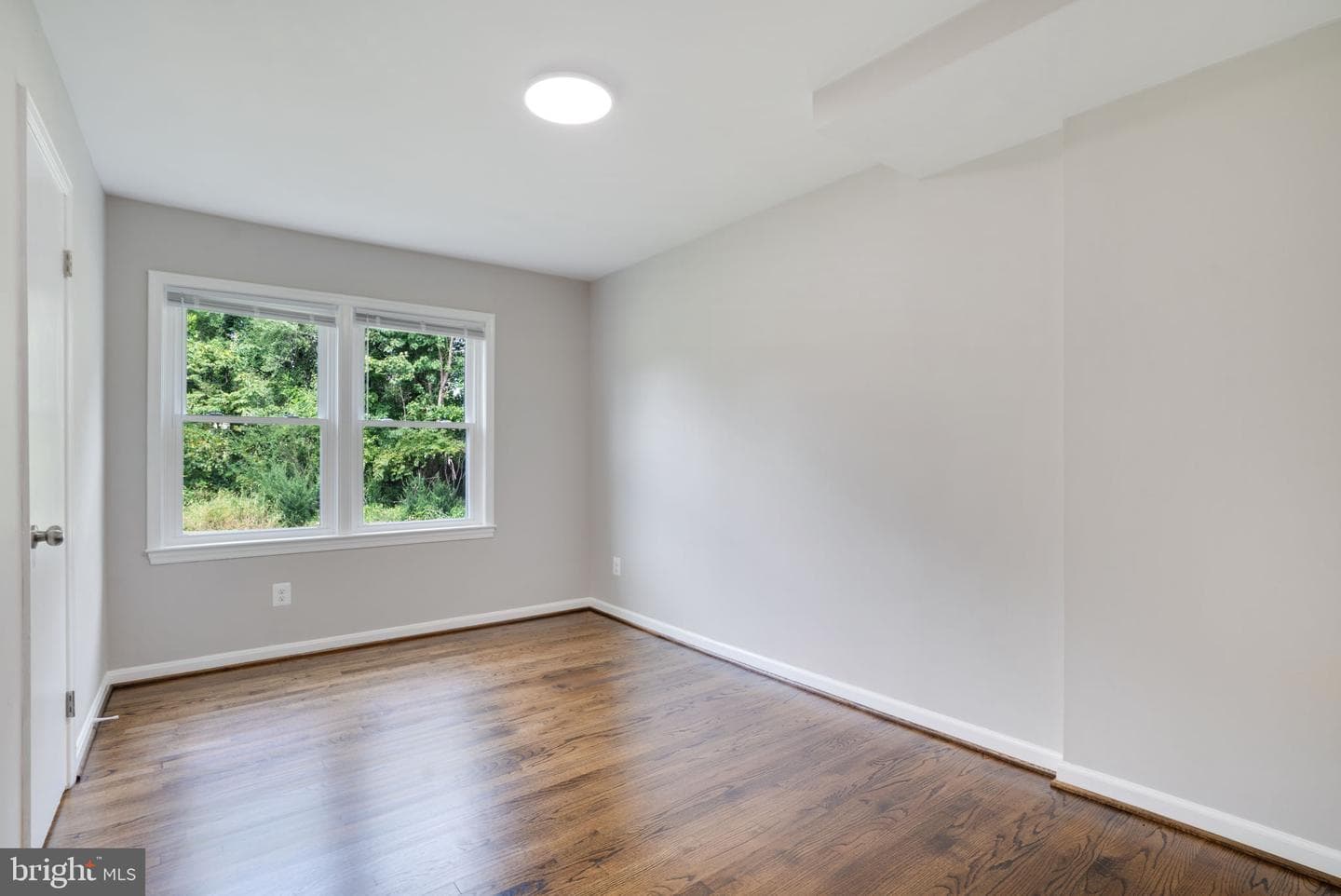 1102 Burton Street photo 36