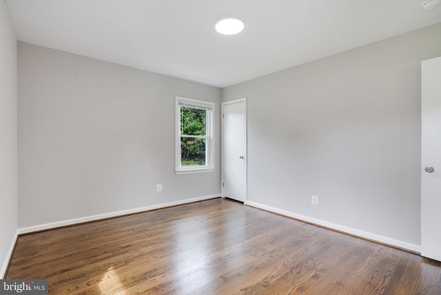 1102 Burton Street photo 39