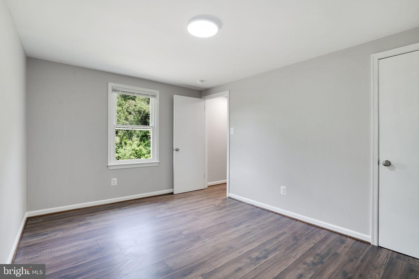 1102 Burton Street photo 45