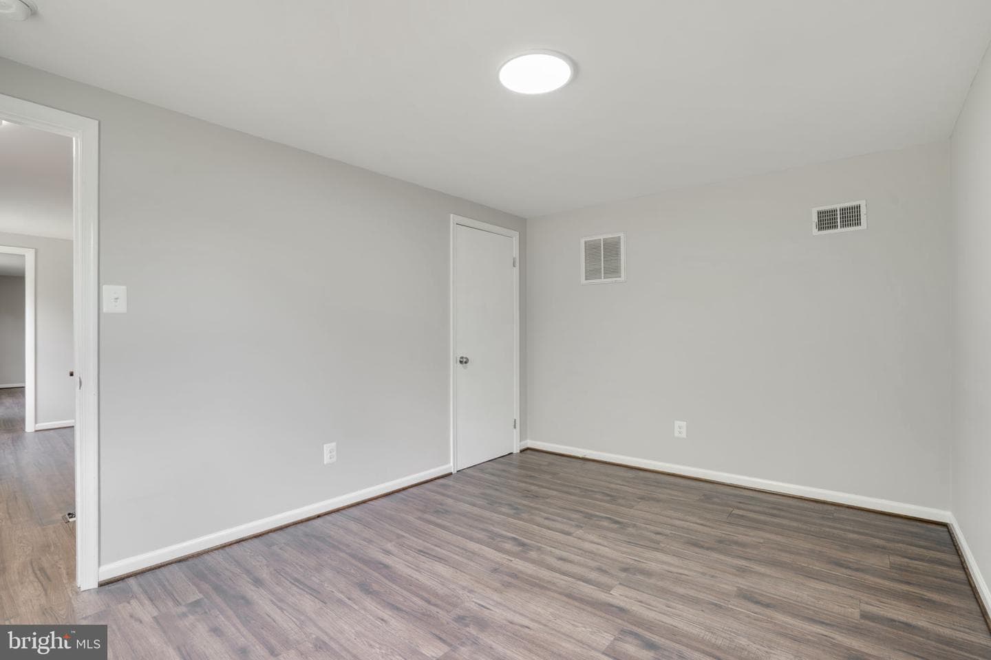 1102 Burton Street photo 46