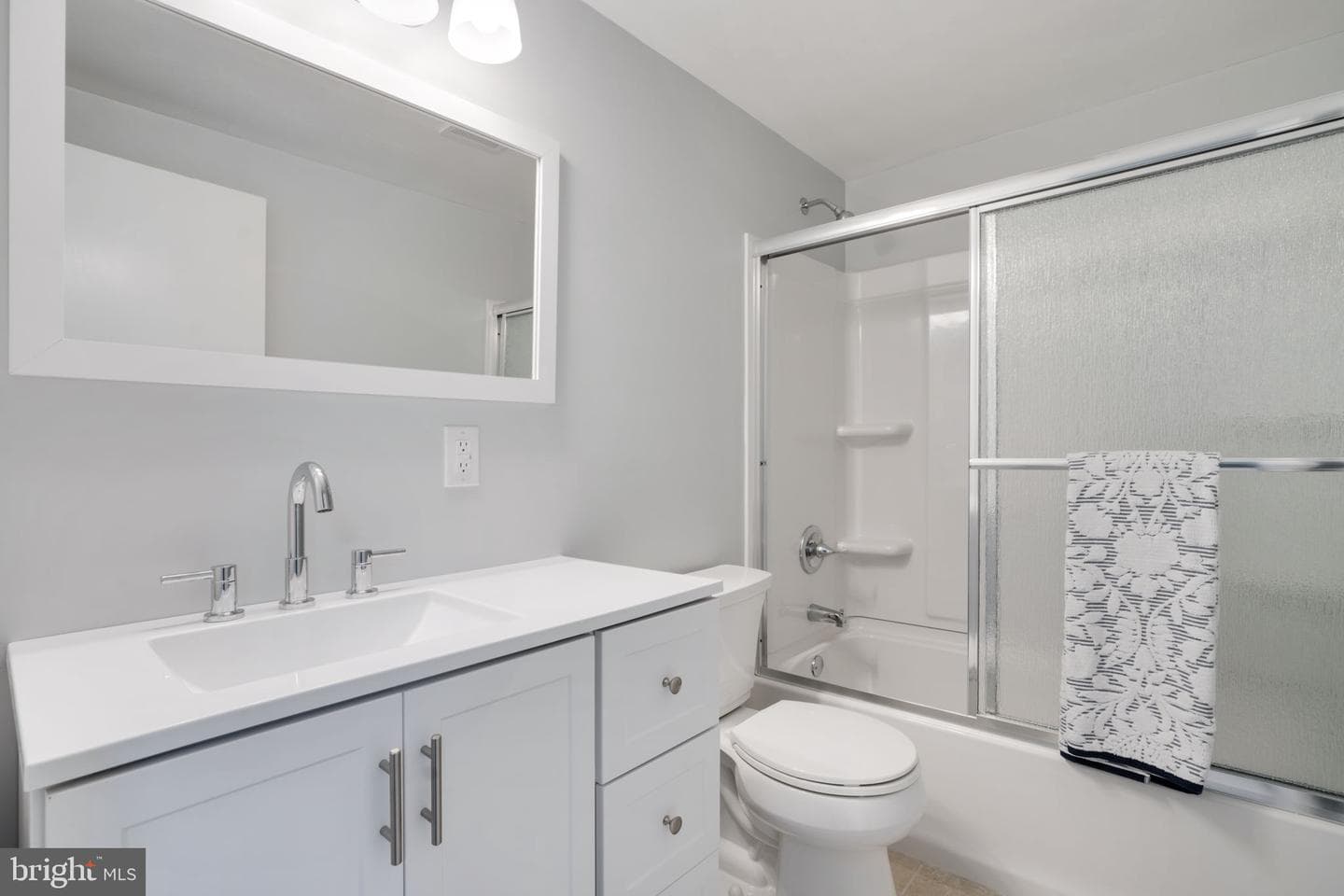 1102 Burton Street photo 47