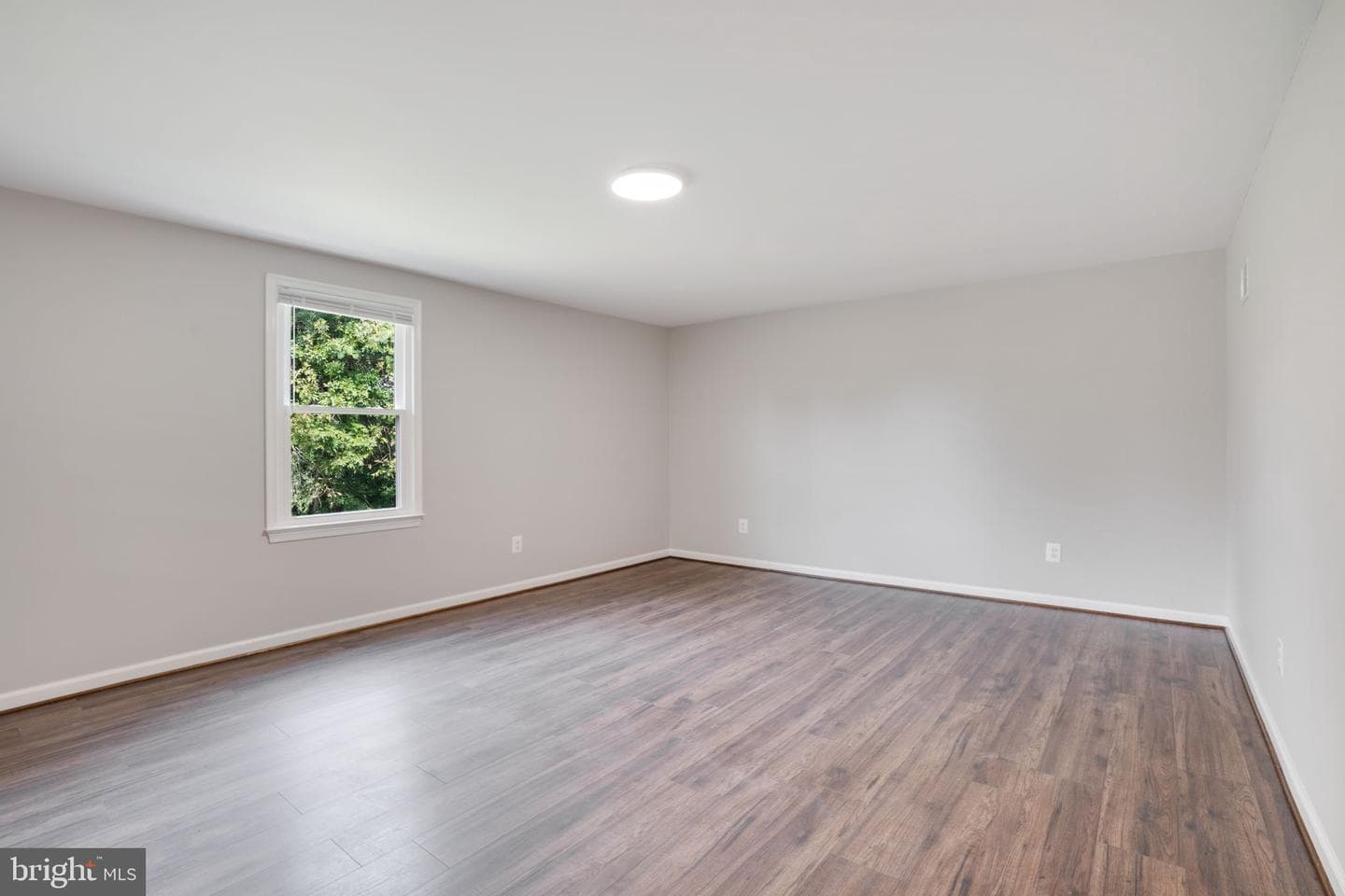 1102 Burton Street photo 51