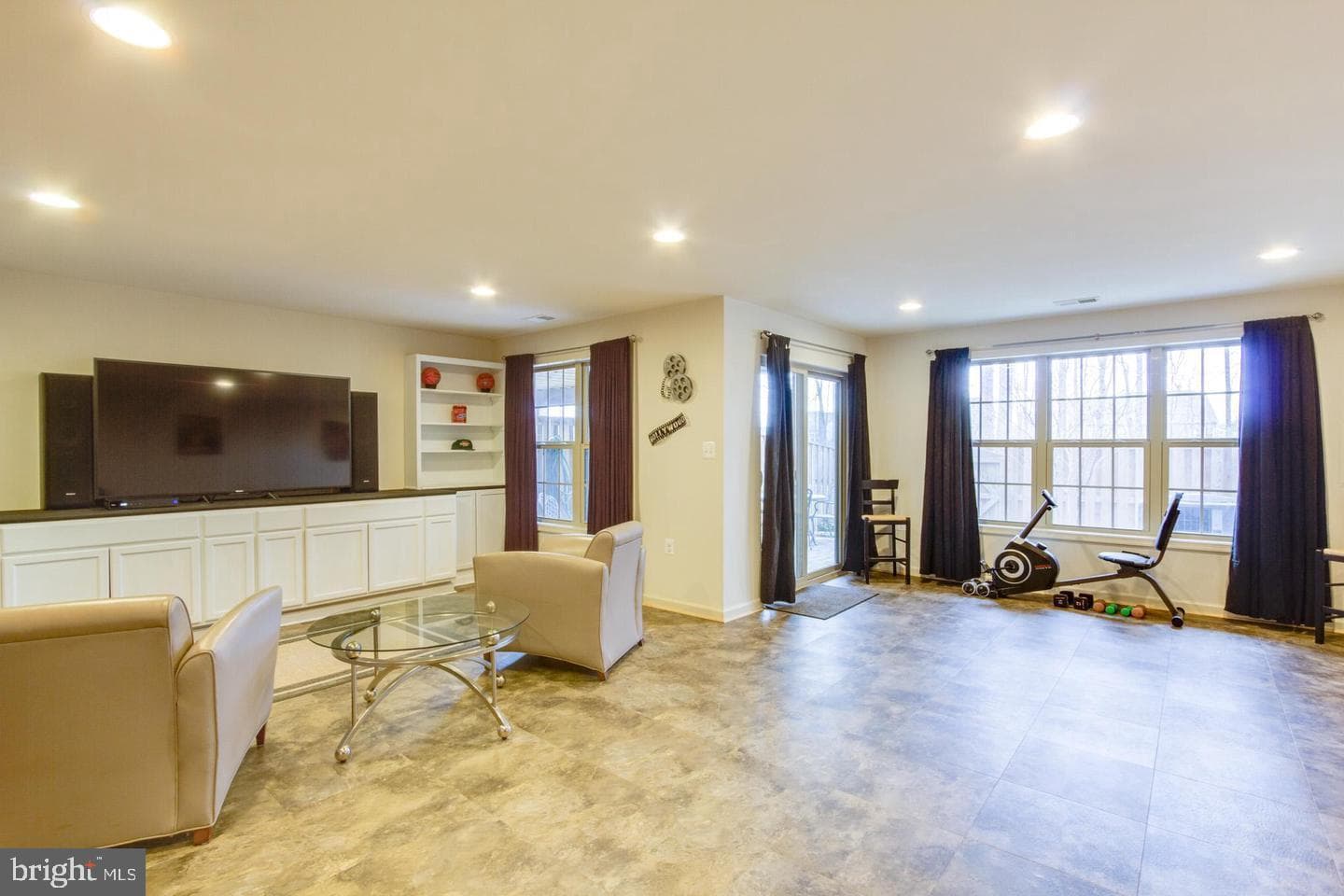 6679 Bartrams Forest Lane photo 44