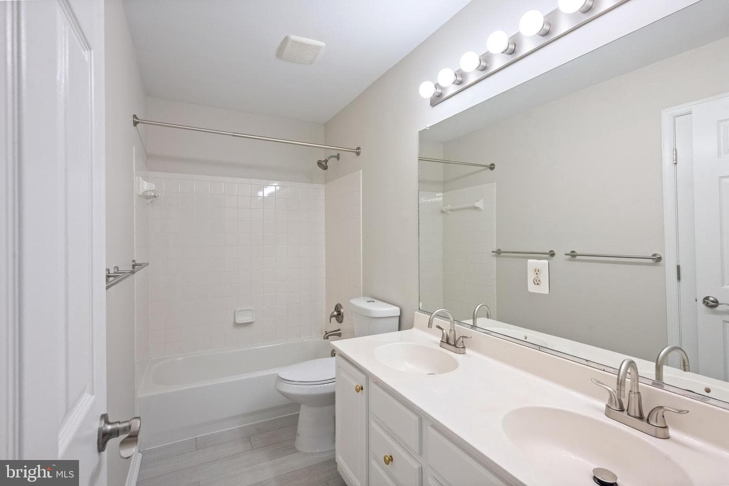 15561 Toddsbury Lane photo 39