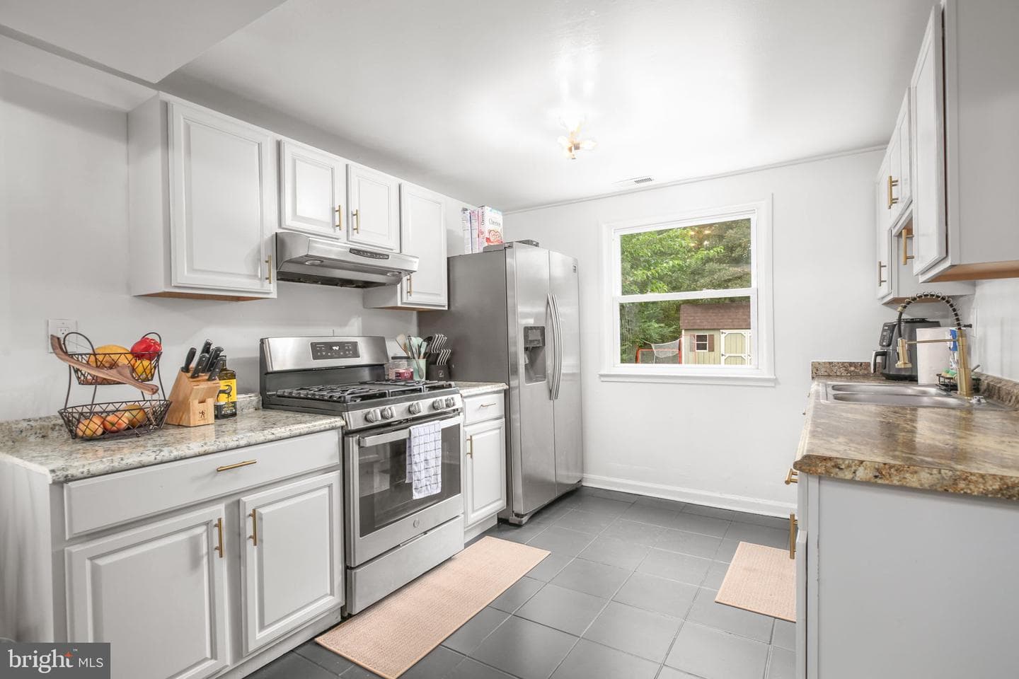 14321 Belleville Avenue photo 18