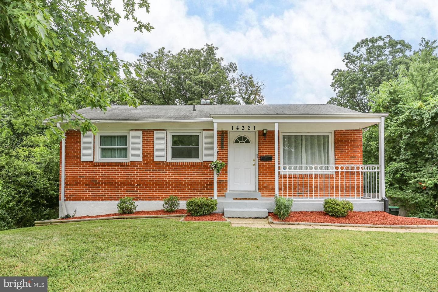 14321 Belleville Avenue photo 2