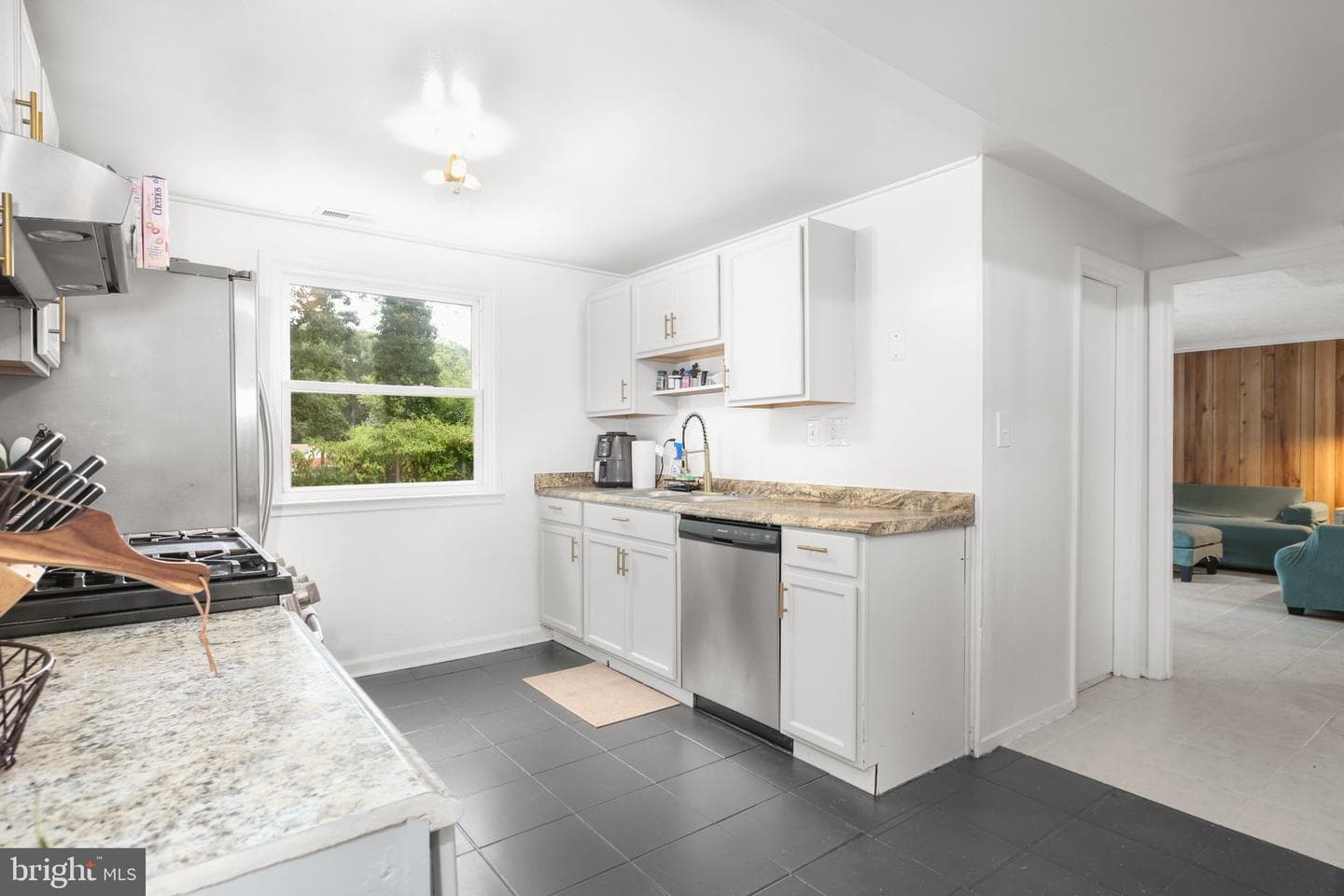 14321 Belleville Avenue photo 20